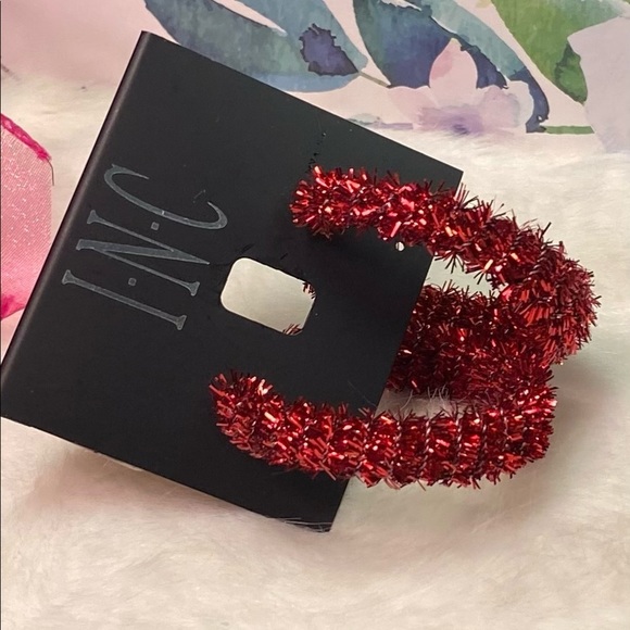 NWT INTERNATIONAL CONCEPTS GOLD TONE MEDIUM RED TINSEL HOOP EARRINGS - Picture 6 of 6